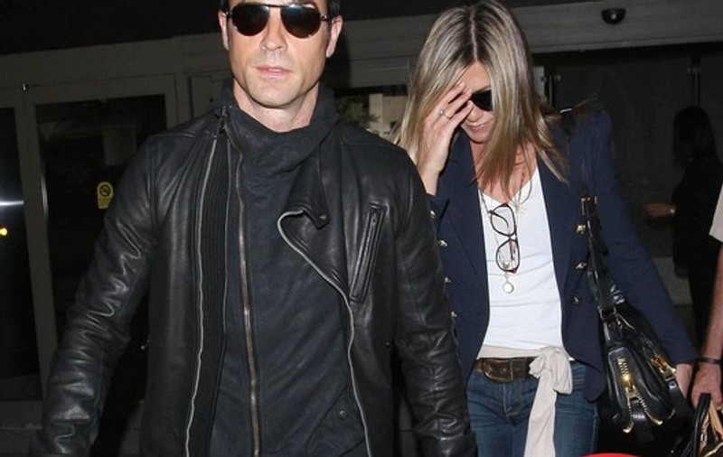 Jennifer Aniston s-a logodit cu Justin Theroux? Actrița s-a întors din vacanță cu un diamant uriaș pe deget