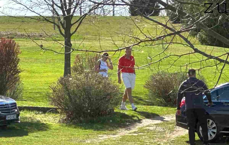 Klaus Iohannis joacă săptămânal golf la clubul prietenului său Werner Rudolf Keul, în Pianu de Jos. Ce le spunea fostul președinte românilor