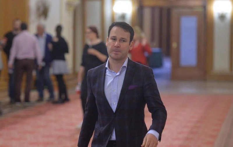 Robert Negoiță, urmărit penal pentru abuz în serviciu. Este acuzat că a eliberat nelegal acte pentru construirea unui bloc în centrul Capitalei