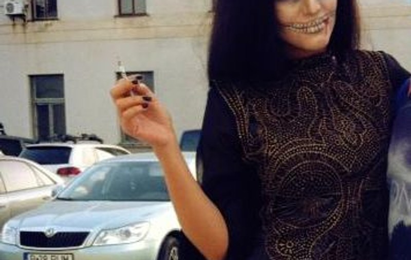 SĂ VĂ VEDEM! CE VEDETĂ CREDEŢI CĂ SE ASCUNDE SUB COSTUMAŢIE?