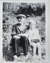 Nazarie Demcikov și strănepotul Ilarion. Irkutsk, vara anului 1986.&nbsp;