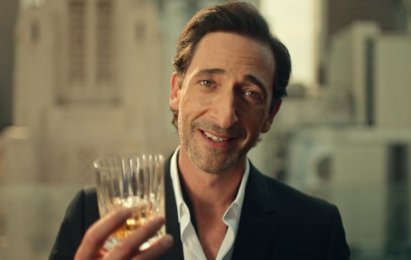 Actorul câștigător de Oscar Adrien Brody este noul ambasador Johnnie Walker, într-un parteneriat menit să depășească limite și să aducă schimbări pozitive în Europa de Est