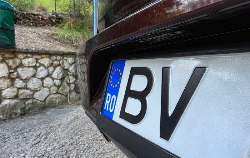 Cum să-ţi păstrezi numărul de înmatriculare după ce vinzi maşina
