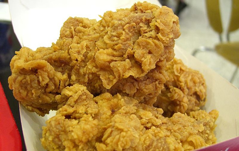 Concediat de la KFC pentru că a refuzat să vândă carne stricată!
