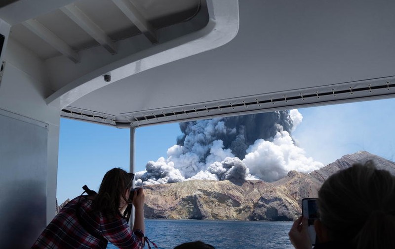 Proprietarii White Island, insula al cărei vulcan a erupt ucigând 22 de persoane, puși din nou sub acuzare