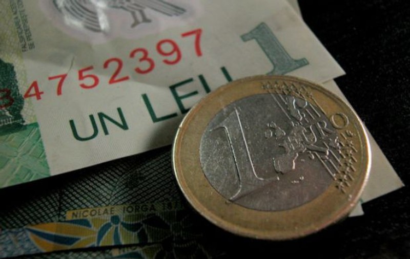 VEȘTI BUNE pentru românii cu credite în valută! Leul PRINDE PUTERI