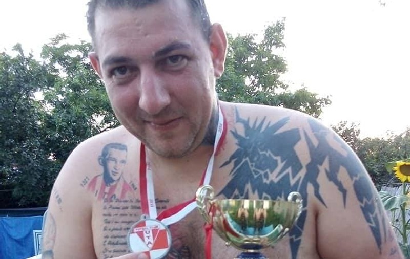 Cu UTA, trup și suflet. Un fan al ”Bătrânei Doamne” are tot corpul tatuat cu însemne ale clubului arădean