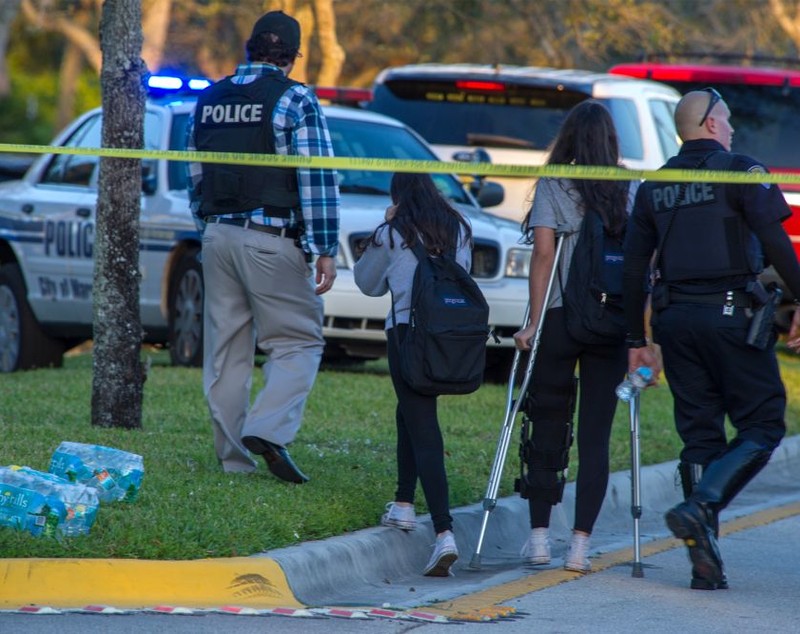 UPDATE/ 17 morţi în atacul armat comis într-un liceu din Parkland, Florida (FOTO&VIDEO)