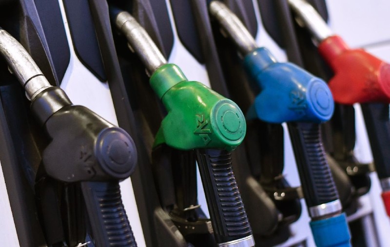 Miniștrii Energiei din UE se chinuie să găsească soluții pentru scăderea prețurilor la petrol și gaze: „Nu toți își pot permite ajutoare de stat”