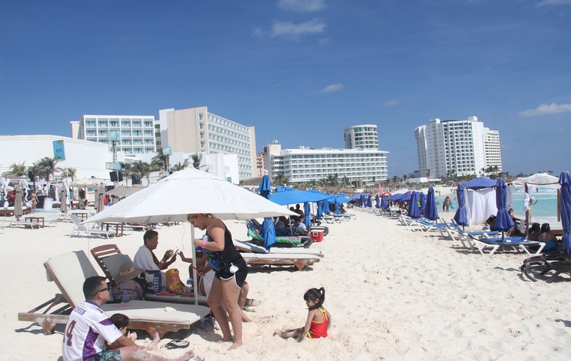 „Operațiunea Caraibe”: Autoritățile mexicane anunță că au blocat zeci de conturi ale unei grupări de români care clona carduri în Cancun