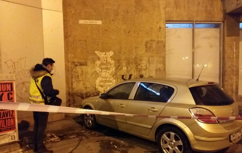 Un tânăr a căzut pe o mașină de la etajul 6 al unui bloc din Timișoara. A scăpat cu viață, dar nu-și amintește nimic
