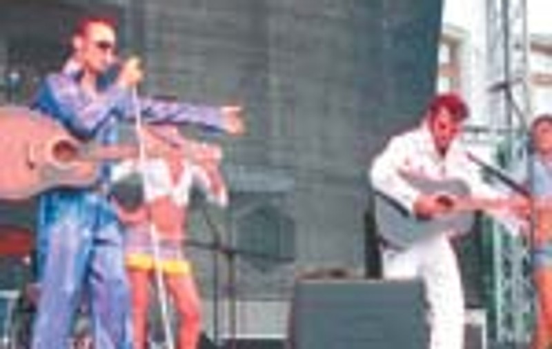 L-au imitat pe Elvis la Mioveni