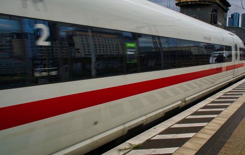 Controlor de tren ucis de un pasager prins fără bilet, în Germania: „Cumplit ca un angajat care își făcea meseria să-și piardă viața”