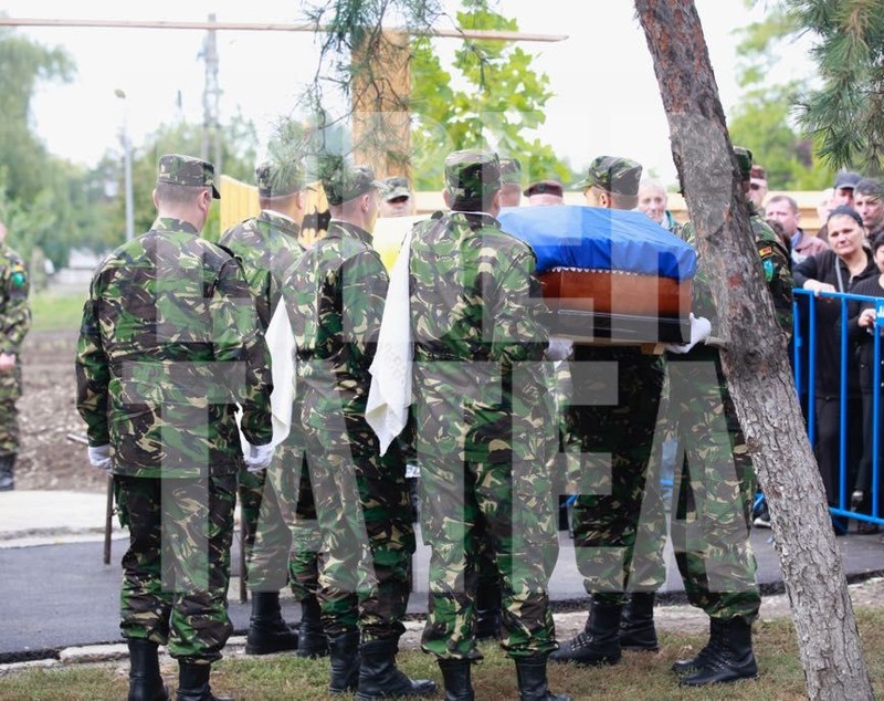 VIDEO&FOTO/ Mădălin Stoica, militarul mort în Afganistan, înmormântat cu onoruri militare la Buzău