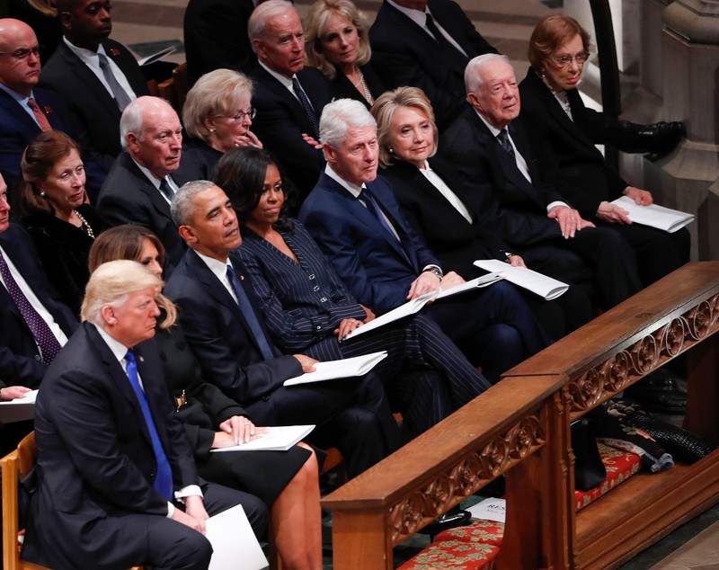 FOTO&VIDEO/ Funeralii de stat pentru George H.W. Bush. Donald Trump și Hillary Clinton s-au ignorat, deși au stat pe același rând