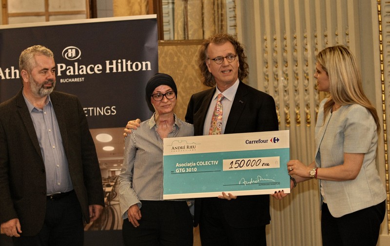 S-a ținut de cuvânt! Andre Rieu a donat 150.000 de euro victimelor din Colectiv