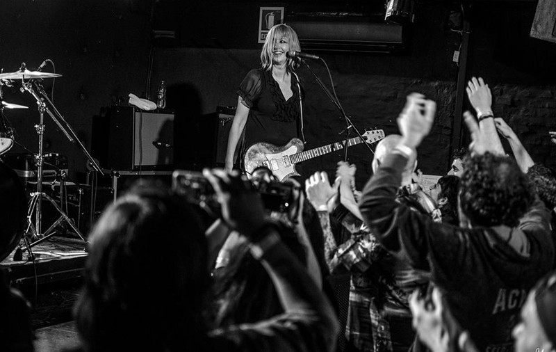 Cântăreaţa şi chitarista Kim Shattuck, solista trupei The Muffs, a murit