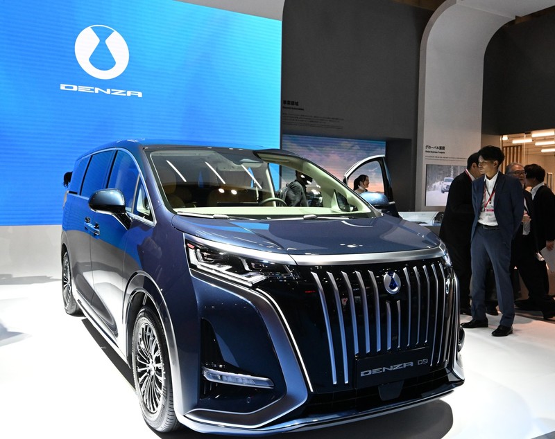 Gigantul auto chinez BYD a lansat marca premium Denza în Europa. Va concura direct cu BMW și Mercedes