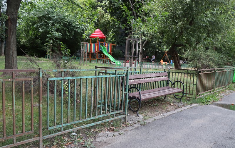 Cum arată gardul cu brevet pe care Primăria Sectorului 6 îl cumpără de 12 ani de la aceeași firmă. Societatea a primit două noi contracte, de 6,4 milioane de lei