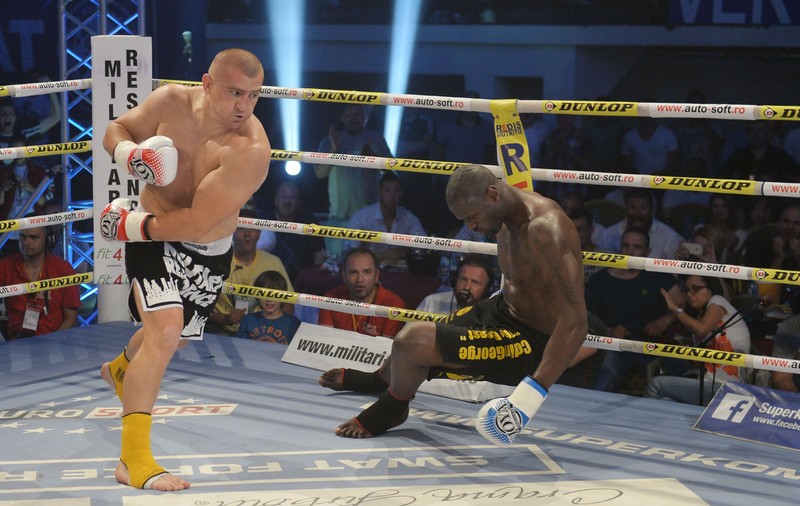 Gala Dynamite Fighting Show. Cătălin Moroșanu l-a bătut pe Freddy Kemayo!