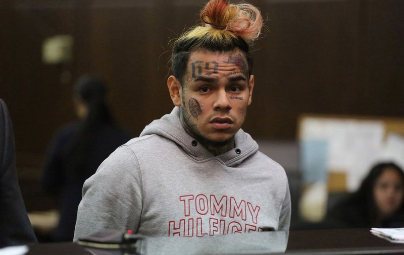 Un rapper cunoscut din Statele Unite, condamnat la închisoare. Tekashi 6ix9ine e acuzat de crimă organizată