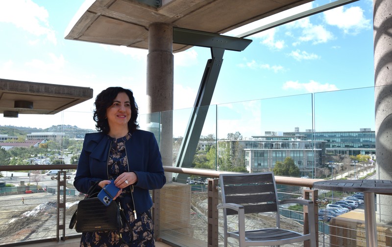 CORESPONDENȚĂ DIN CALIFORNIA. Românul cu cea mai înaltă funcție în școlile de medicină din SUA, Daniela Bota, povestește cum i s-a sugerat să mai dea o dată doctoratul în România, ca să poată ajuta pacienți cu cancer la creier