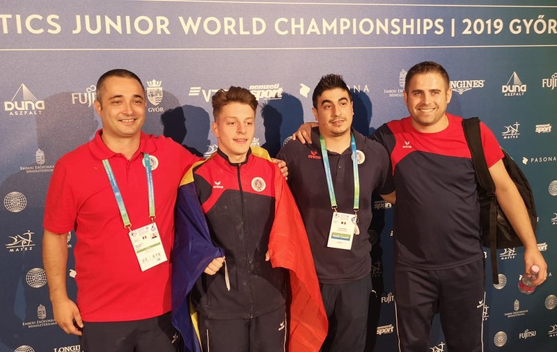 A fost dat de părinți la gimnastică, împreună cu fratele geamăn, pentru că „nu stătea locului”. La 17 ani a devenit campion mondial de juniori la sărituri!