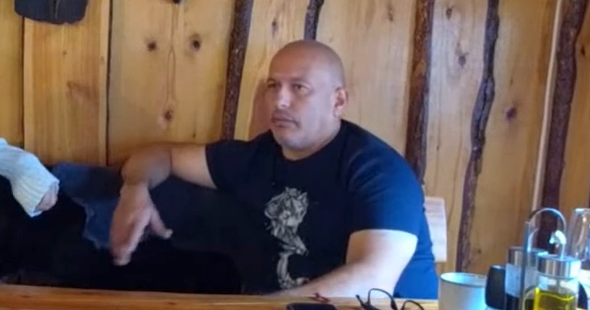Cornel Dinicu, patronul complexului turistic „Ferma Dacilor” din Tohani. Foto: Captură video Observatorul Prahovean / YouTube