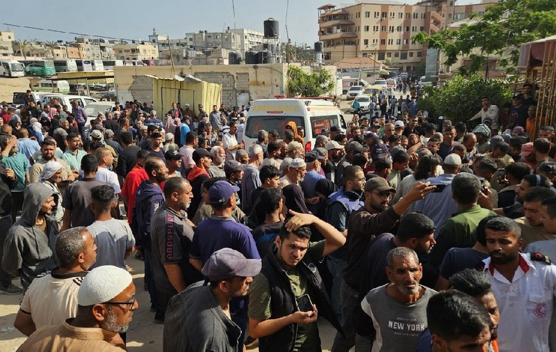 Zeci de palestinieni, împușcați de forțele israeliene în timp ce încercau să ia mâncare de la un centru de alimente