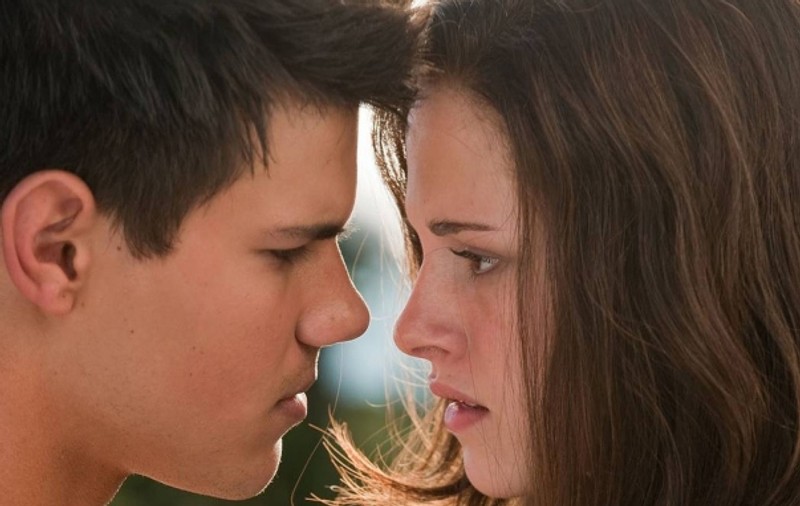 Kristen Stewart şi Taylor Lautner, evacuaţi de pe platoul de filmare din cauza cutremurlui din Japonia