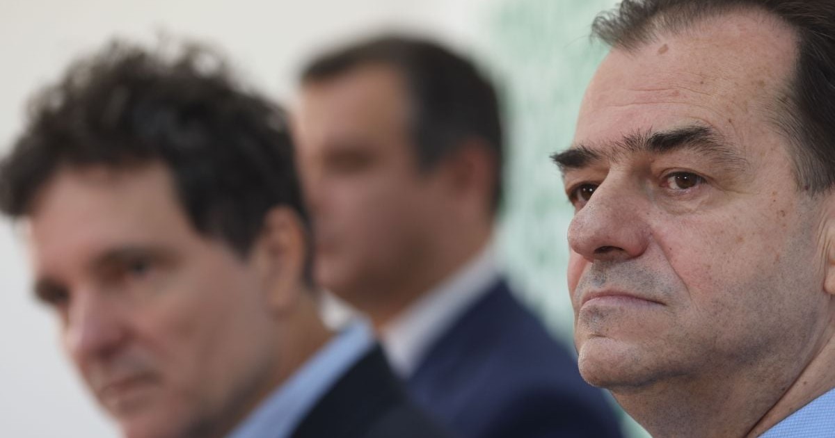 În prim plan este Ludovic Orban, iar în fundal este Nicușor Dan