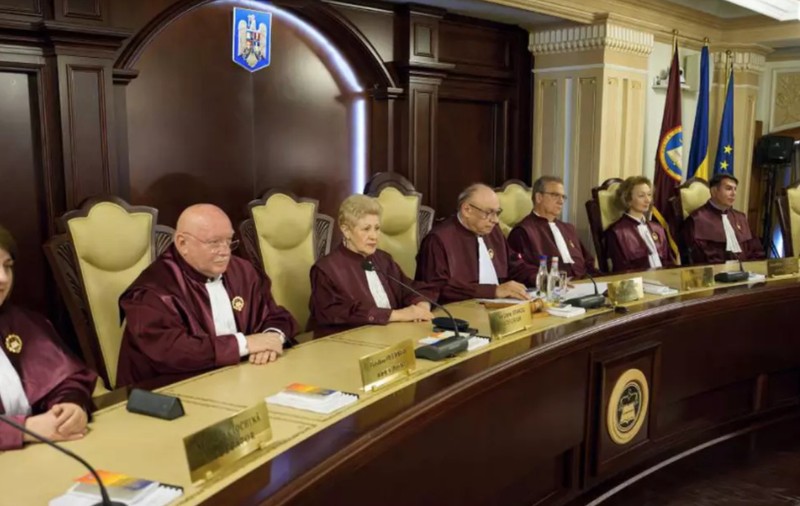 CCR vrea să îi recompenseze pe cei trei judecători care își termină mandatul cu câte 180.000 de lei, luați din bugetul de investiții