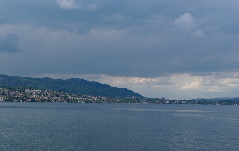 Un turist român este în stare extrem de gravă după ce a căzut în Lacul Zurich, în nordul Elveției!