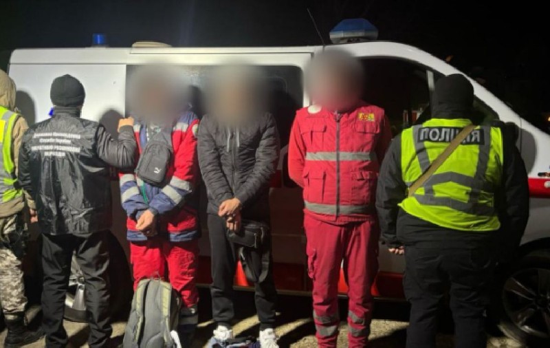 Ucrainenii deghizați în echipaj de ambulanță ca să scape de recrutare, prinși aproape de granița cu România