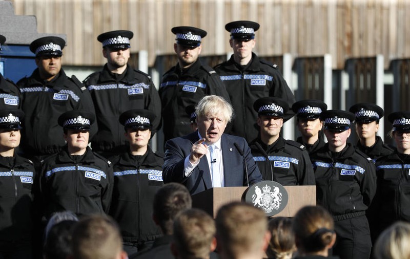 Boris Johnson, acuzat de un șef de poliție că a folosit agenţi "ca fundal" pentru un discurs