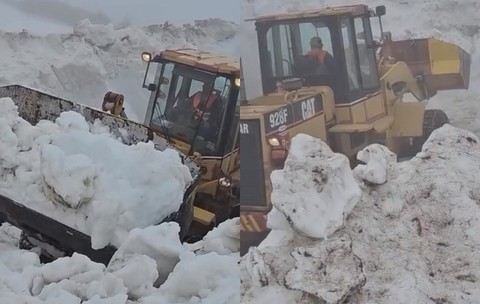 Munți de zăpadă de 5 metri pe Transalpina și Transfăgărășan, deszăpezirea a ajuns pe cel mai mare culoar de avalanşă