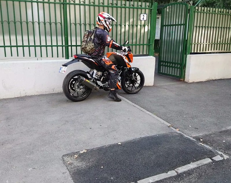 VIDEO/ Prima zi de fițe la Liceul „Jean Monnet”, cu motocicleta și jeep-ul. ”Poate că suntem un liceu mai cu bani, dar suntem egali între noi!”