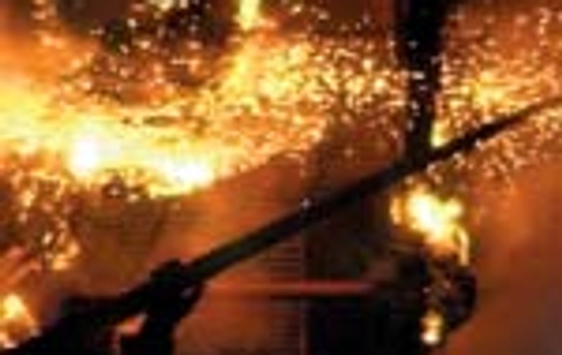 Incendiu puternic intr-o gospodarie din Maramures