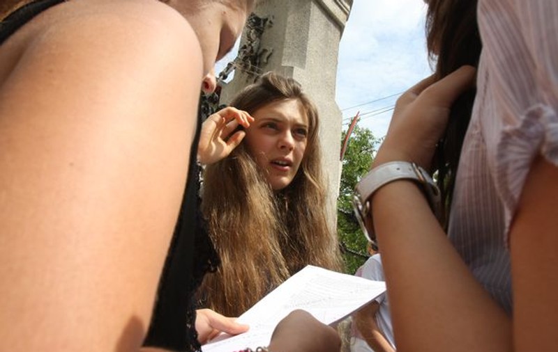 BAC 2012 - Proba scrisă la Matematică şi Istorie. Live UPDATE despre examen, subiecte, barem