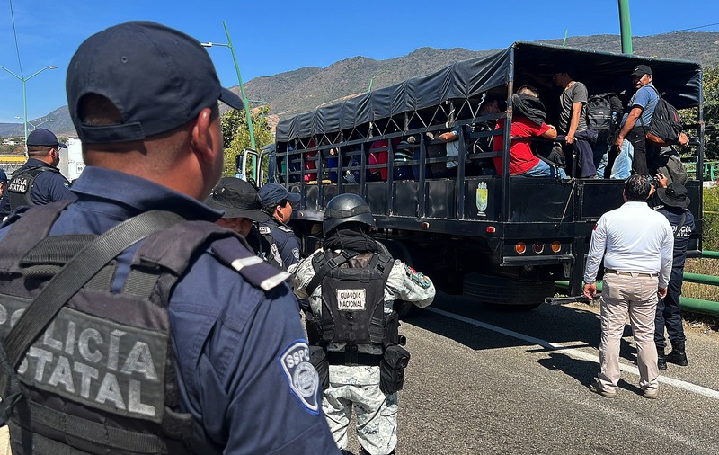 Peste 340 de migranți au fost găsiți în Mexic într-o remorcă de camion abandonată
