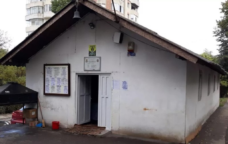 Intrarea în Biserica „Izvorul Tămăduirii” din Constanța