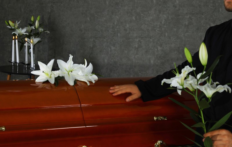 De ce se leagă picioarele mortului