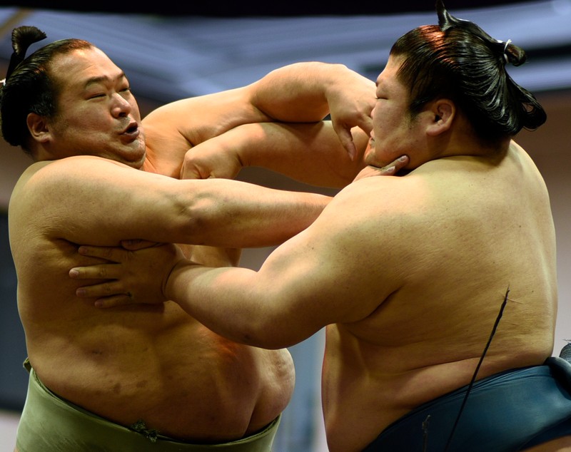 Luptătorii de sumo s-au dat în spectacol gratuit la Tokyo / FOTO