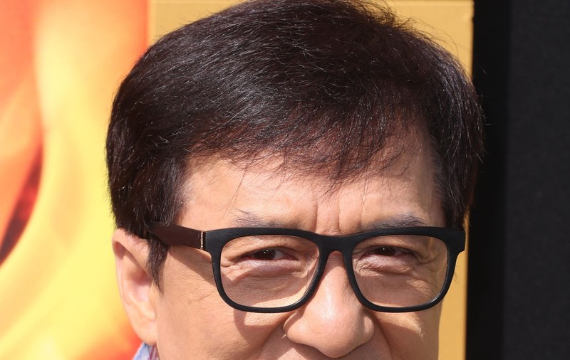 EXCLUSIV/ O cântăreață de muzică populară din România a primit scrisoare de la Jackie Chan. ”Mi-a confirmat că iubirea e eternă”