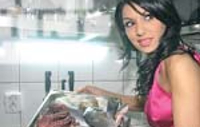 PREPARA FRUCTE DE MARE SI PUI CU UNT DE ARAHIDE