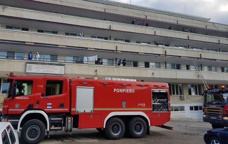 Incendiu la un spital din Argeș, pornit de la instalația electrică. Aproximativ 150 de pacienți, evacuați