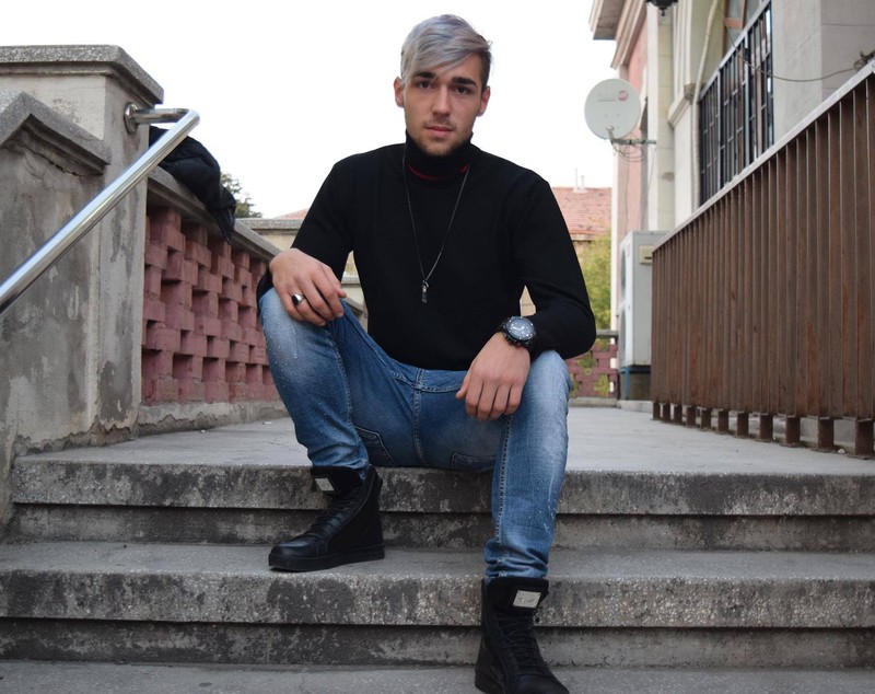 REPORTAJ: Îi știau viciul, dar n-au reușit să-l scoată din ghearele morții la plic. Elevul mort din cauza etnobotanicelor visa să lucreze în Armată