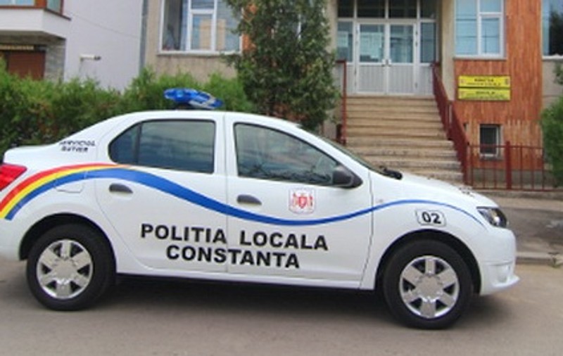 Un echipaj al Poliției Locale Constanța, înregistrat cu o prostituată în mașina de serviciu. “A fost demarată o anchetă”