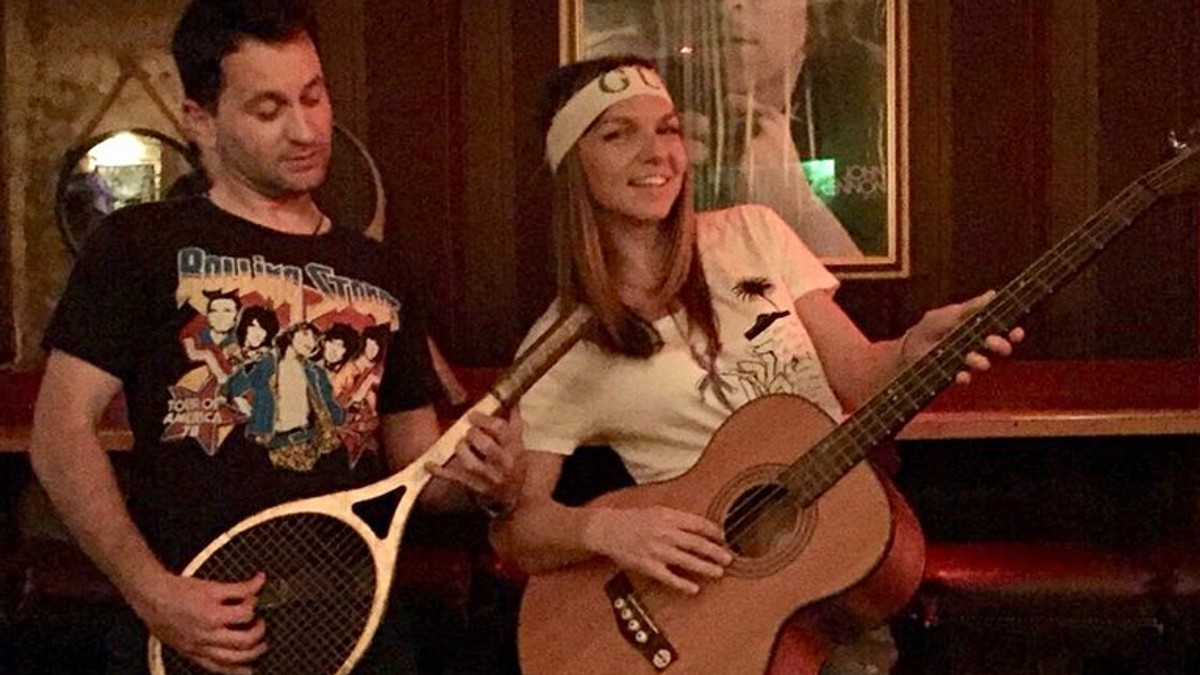 Simona Halep, la bal mascat! Cum s-a costumat și ce a făcut jucătoarea de tenis la ziua unui apropiat