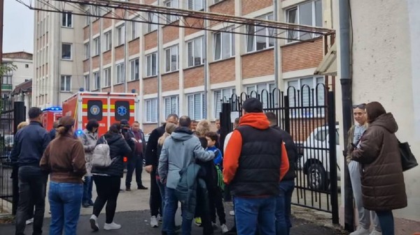 elev a înjunghiat profesoară în Bistrița